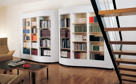 Hermosa librería de diseño con forma... ¡de libro!