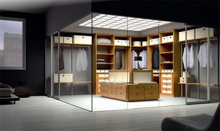 Moderno vestidor con paredes de cristal de Spazzi