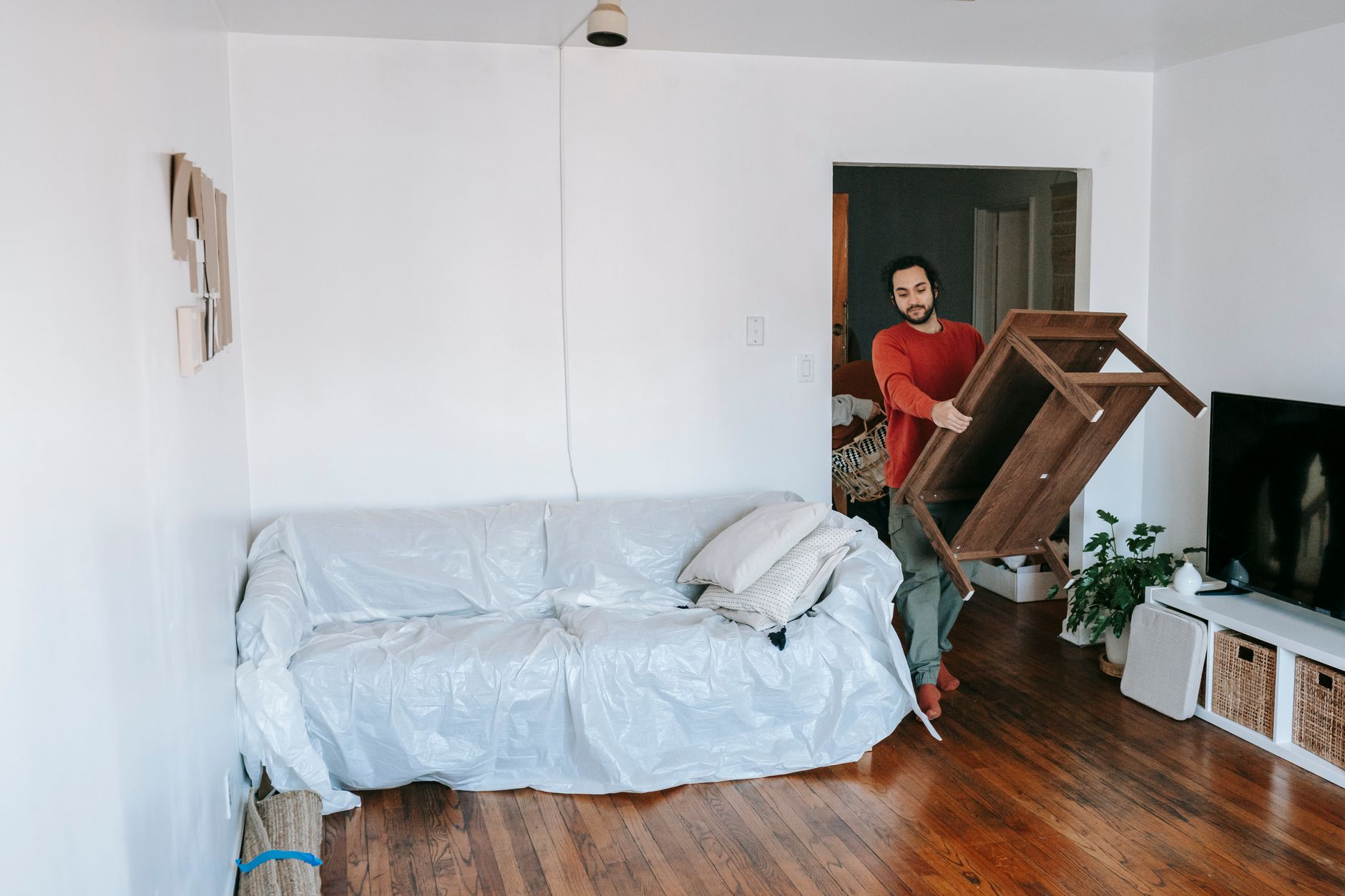 El Poder de un Cambio Sencillo: Cómo Reorganizar Muebles y Añadir una Alfombra Transforma tu Comedor