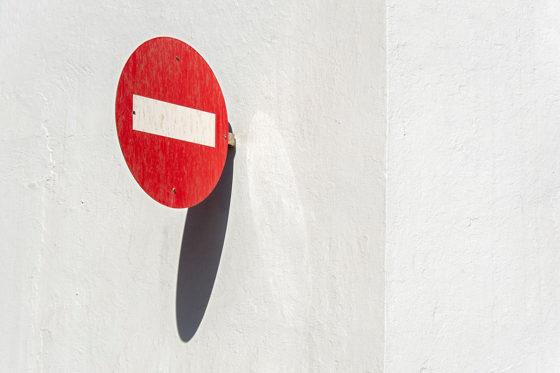 DIY Seguro: Errores Comunes en la Decoración de Paredes que Debes Evitar a Toda Costa